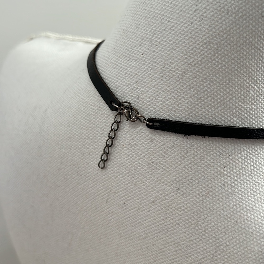 REAL LEATHER NECKLACE New never worn - Picture 5 of 5